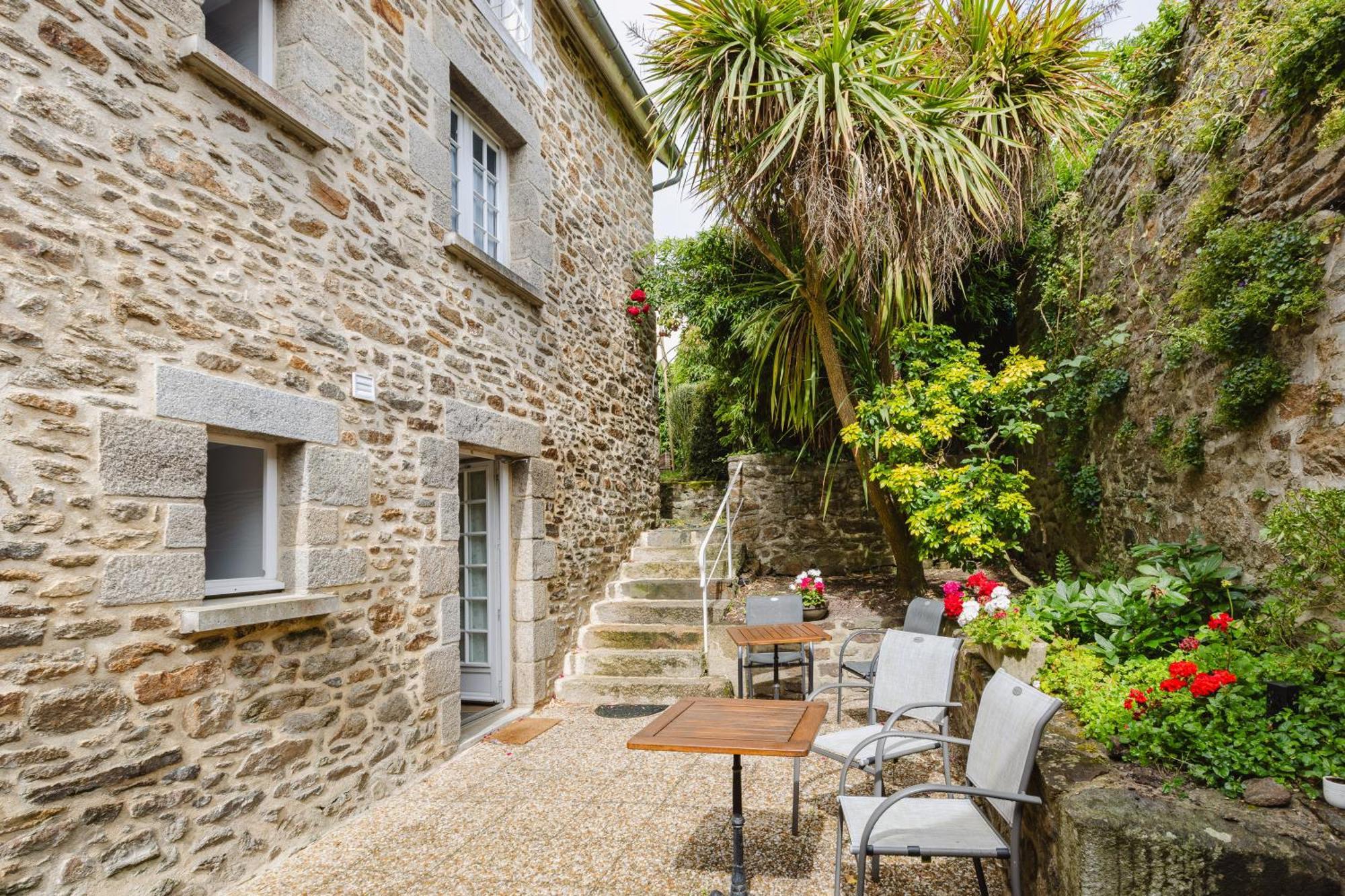 Demeures & Chateaux - Hotel De La Porte Saint-Malo Dinan Exteriör bild